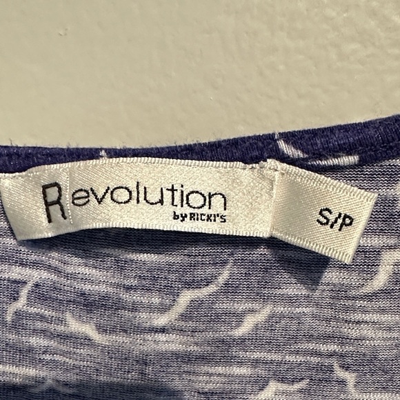 🌸Revolution by Ricki's Blue and White V-Neck Tank Top - Picture 2 of 6
